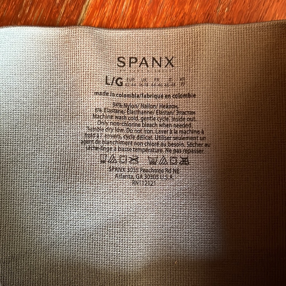 SPANX Look at‎ Me Now Seamless Cropped Leggings - Picture 8 of 10